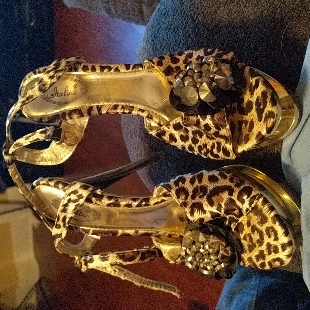 Italina by summer Rio.. 👀Leopard Strapy Stilettos